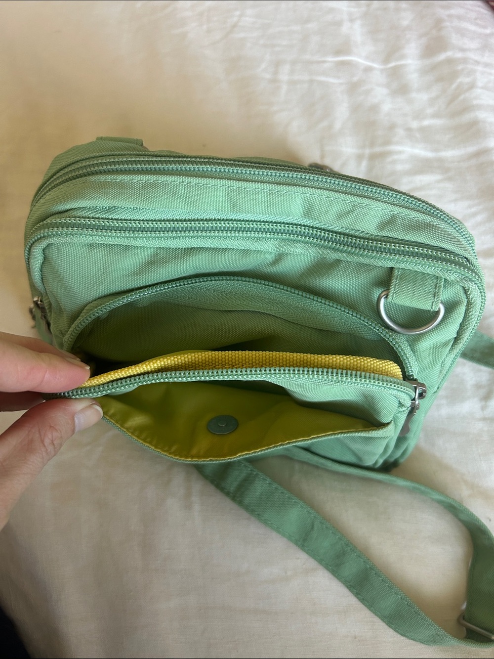 Baggallini small crossbody/fanny pack convertible bag - Picture 3 of 6